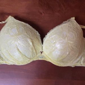 Victoria’s Secret plunge bra